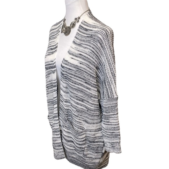 Express White Black Drop Sleeves Sweater - Picture 4 of 7